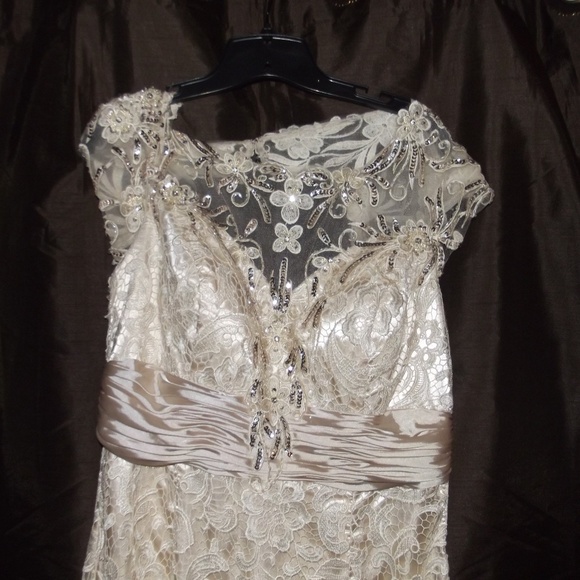 Wedding Dress - Picture 1 of 4